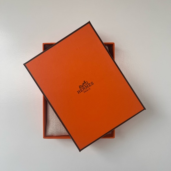 🔥HERMES PASSPORT HOLDER - Picture 10 of 10